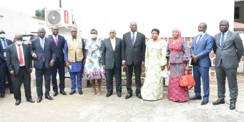 Le président du Conseil constitutionnel, Koné Mamadou et la délégation de la mission d’observateurs de l’Ua conduite par l’ancien Premier ministre djiboutien, Dileita Mohamed Dileita. (Dr) 