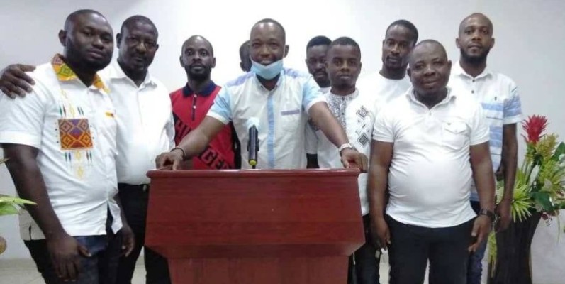 Les jeunes leaders réunis autour de leur porte-parole. (DR)