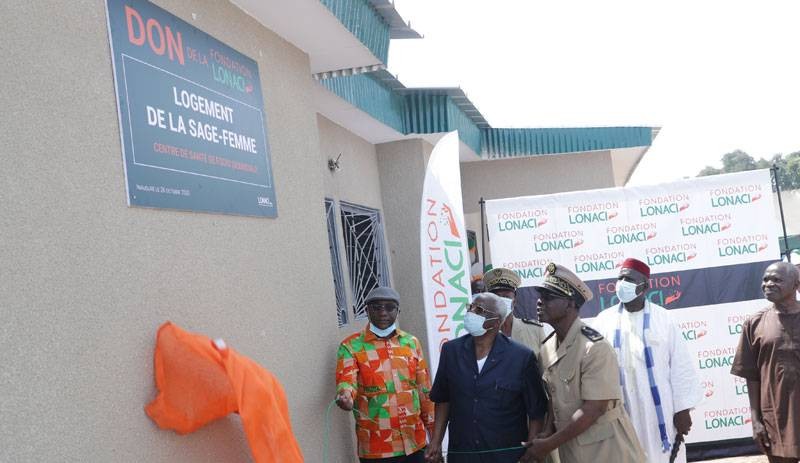 la Fondation Lonaci offre une villa de quatre pièces avec toutes les commodités à la sage-femme du centre de santé de Fodio. ( Photo: Fondation Lonaci)