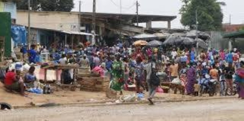Le marché grouille de monde. (DR)