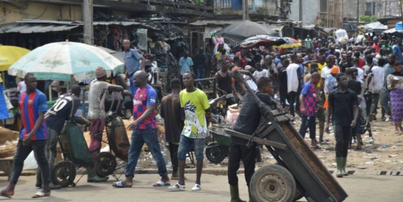 A la Casse d'Abobo les échanges se font (Photo: Julien Monsan)