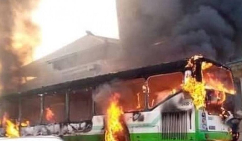 Des bus de la SOTRA, incendiés lors de l'appel à la désobéissance civile (DR)