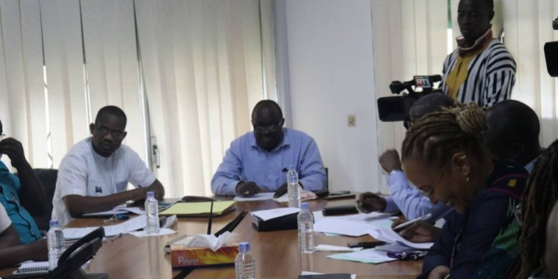 Le président Soro Moussa (chemise bleu) salue les dispositions prises pour la campagne 2020-2021. (Photo : Ange Kumassi)