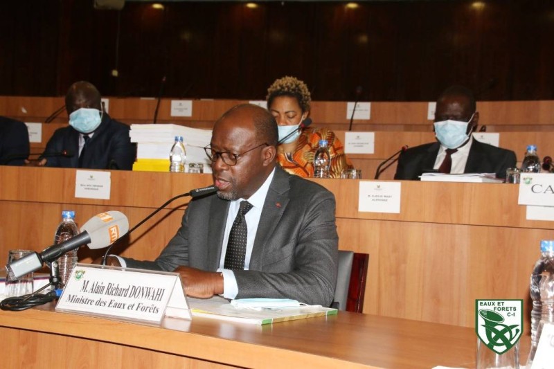 Le ministre Alain-Richard Donwahi lors de son oral devant les députés
