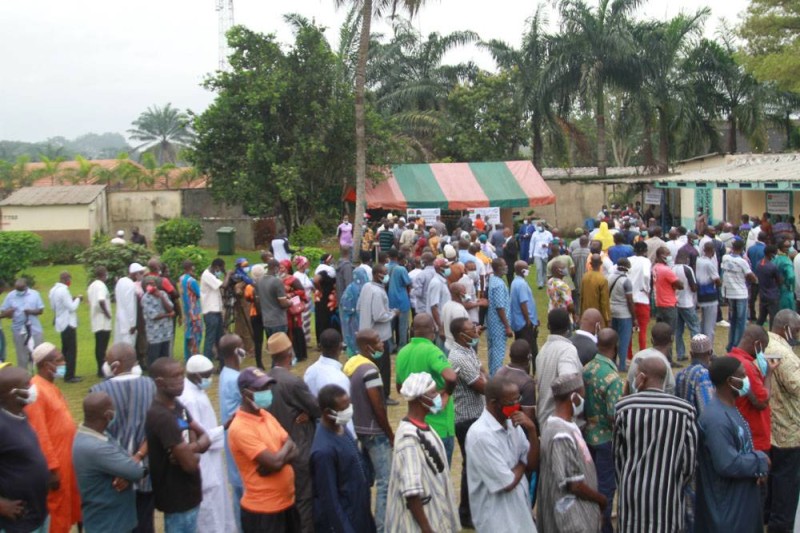 Les membres de la diaspora burkinabé inscrits sur la liste électorale de la circonscription électorale d'Abidjan massivement présents pour voter (Ph: Sébastien Kouassi ) 