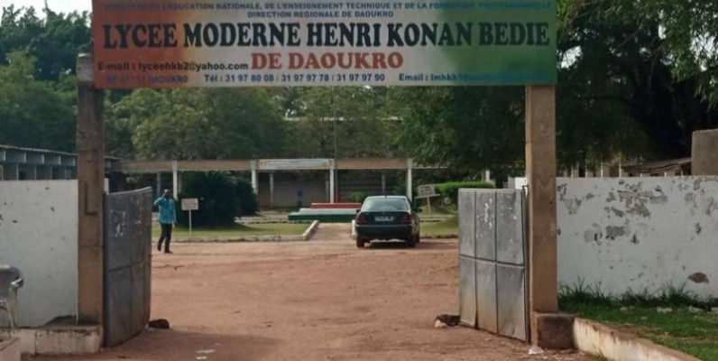 L'entrée principale du lycée moderne de Daoukro. (DR)