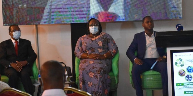 Le Directeur exécutif de la Fondation Magic System, Jean-Louis Boua (à droite) aux côtés des ministres Anne Ouloto et Joseph Séka Séka. (Dr)