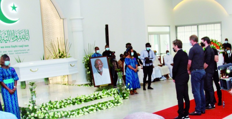 Le sélectionneur national Patrice Beaumelle et ses adjoints étaient présents pour dire adieu au patron de la FIF. (Photos : Sébastien Kouassi)