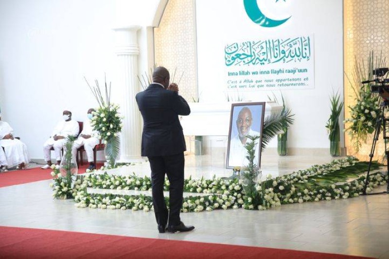Le Premier ministre saluant la mémoire de son ami et grand frère, Sidy Diallo. (Photos : Sébastien Kouassi)