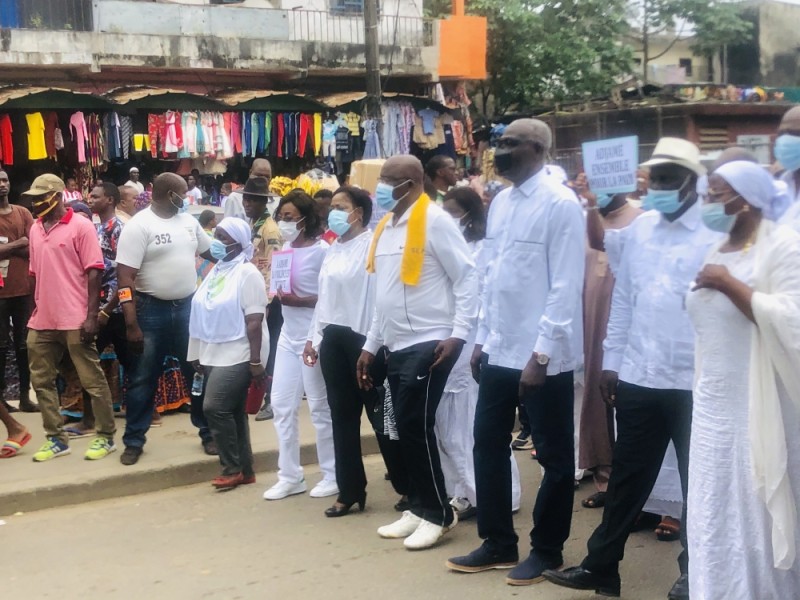 Le maire d’Adjamé, Soumahoro Farikou, à la tête des marcheurs sur le boulevard Nangui Abrogoua (DR)