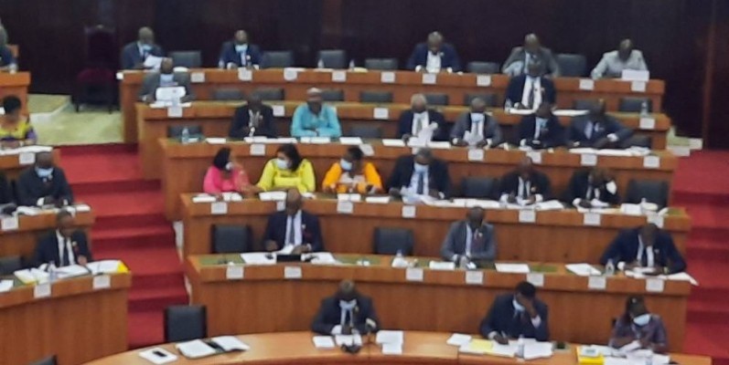 Des députés en session plénière à l’Assemblée nationale à Abidjan. (Dr)