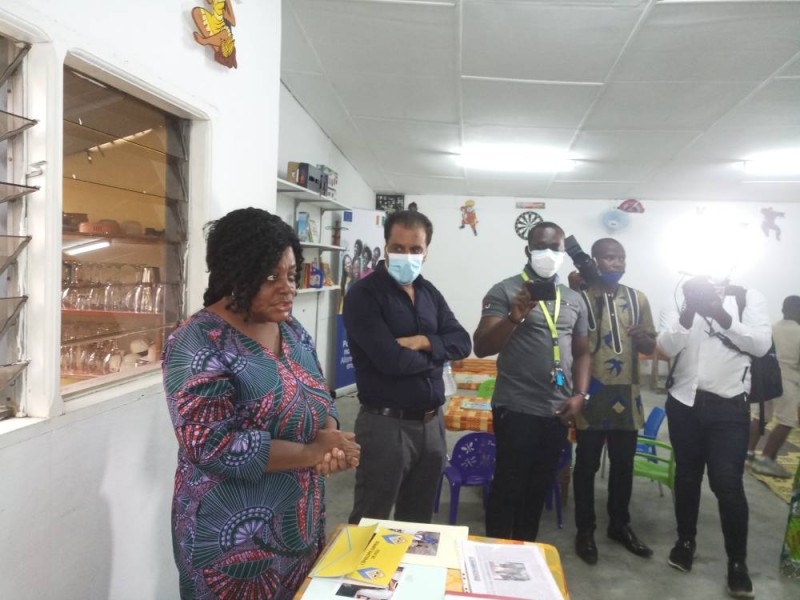 Mariam Gba, l'une des écrivaine présente dans la "Fabrique culturelle" avec de nombreux ouvrages d'enfant. (Ph: Salif D. CHEICKNA)