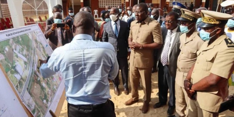 Le ministre Amédé Kouakou a sillonné quelques chantiers relatifs au PTUA. (DR)

