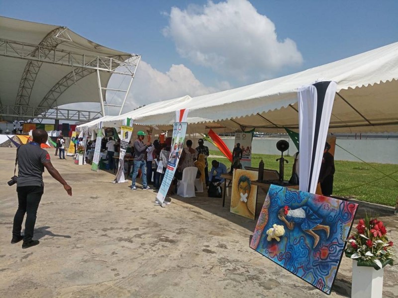 Les stands (Ph: Salif D. CHEICKNA)