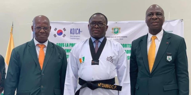 Le ministre Danho Paulin, entouré du président Bamba Cheick de la Fitkd (à droite) et du grand Me Kraidy, se dit satisfait des avancées de la discipline dans le pays (DR)