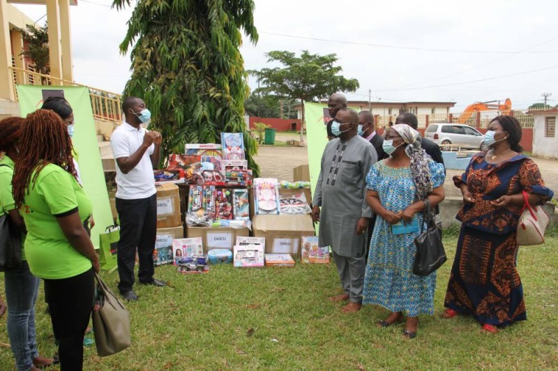 MR YVES HOUPHOUET CS MKTG GRAND PUBLIC S'ADRESSANT A LA DELEGATION DE LA MAIRIE ET AU MAIRE DE DABOU MR YEDE NIANGNE J.C