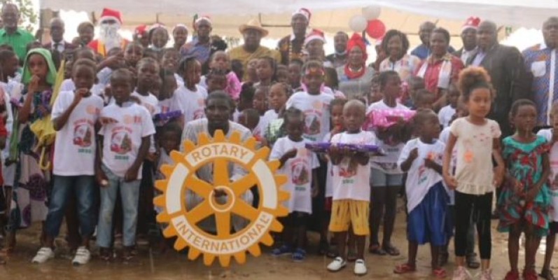 Les artistes Ariel Shenney et Magic Diesel ont communié avec les enfants à travers leurs chansons. (Dr)