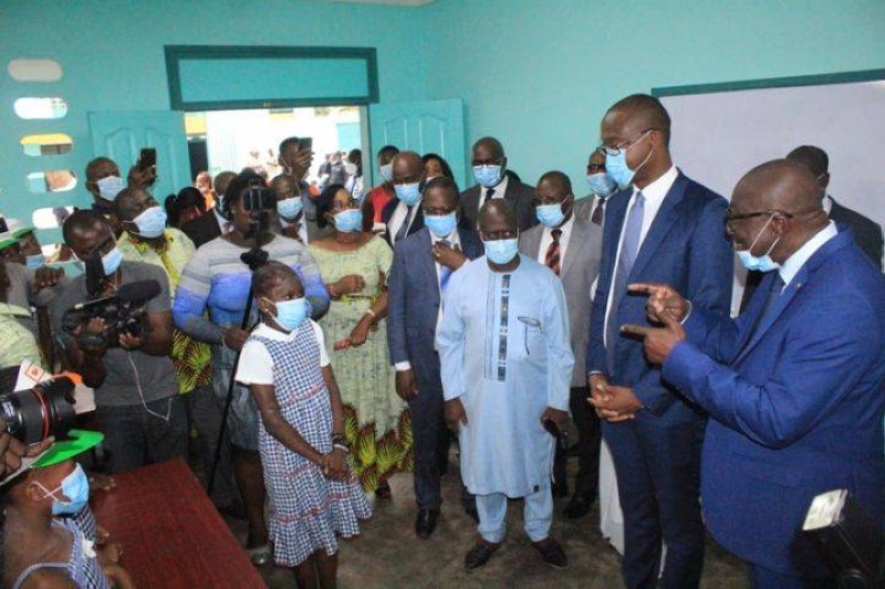 Visite d'une classe réhabilité par la Cie-Sodeci engagées avec la Fondation Eranove (DR)