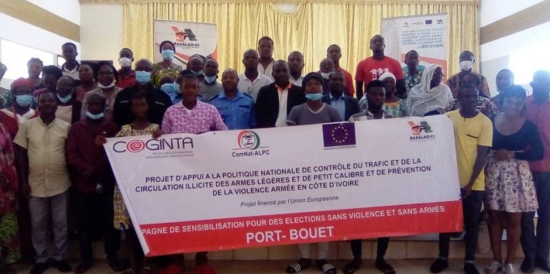 Les participants se sont prêtés à une photo de famille, au terme de la rencontre. (DR)