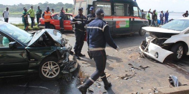 Toutes les équipes des trois casernes des sapeurs-pompiers d'Abidjan étaient particulièrement mobiles. (Photos d'archives)
