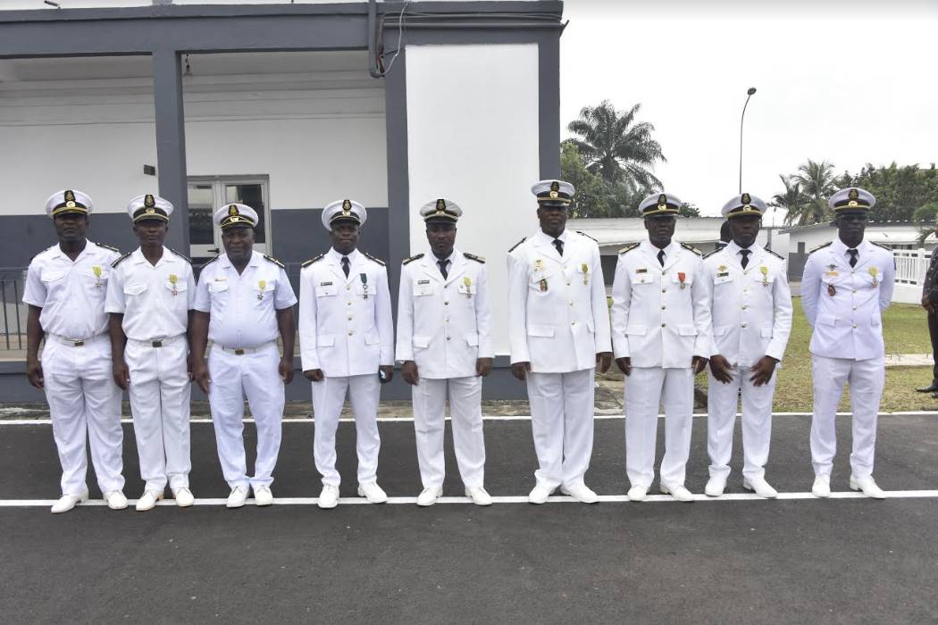 Au total ce sont 22 marins militaires, officiers, sous-officiers mariniers en activité ou à la retraite qui ont été distingués