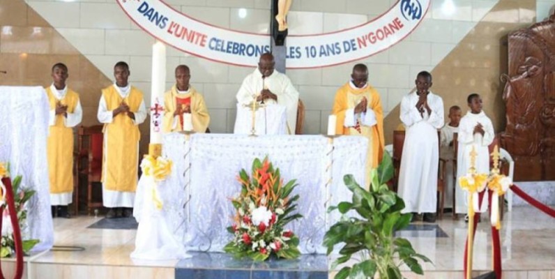 Les fidèles d'Anoumabo ont prié pour leurs familles et la Côte d'Ivoire. (Dr)