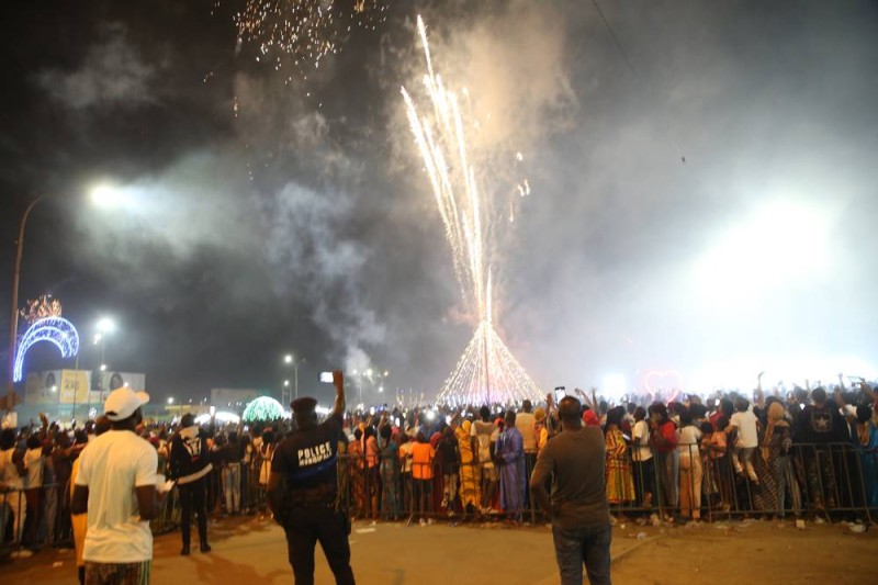 Des feux d'artifice acclamés par l'assistance. (Photo : Poro Dagnogo)
