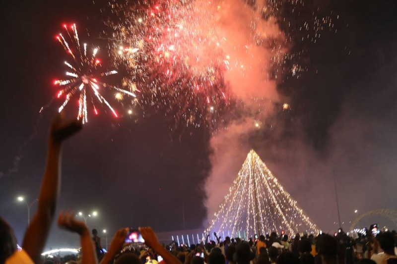 Des feux d'artifice illuminent le ciel d'Abobo. (Photo : Poro Dagnogo)