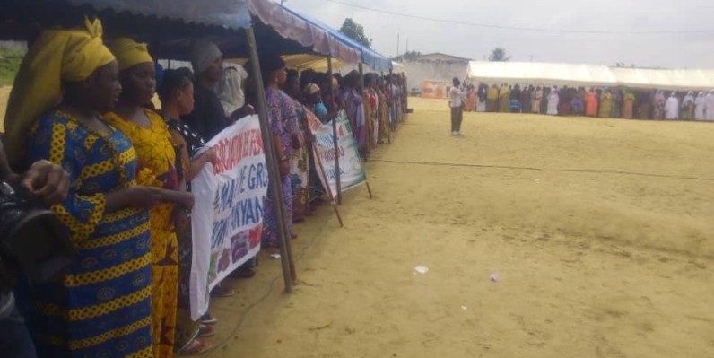 Le Président Alassane magnifié par le femmes d'Anyama (DR)