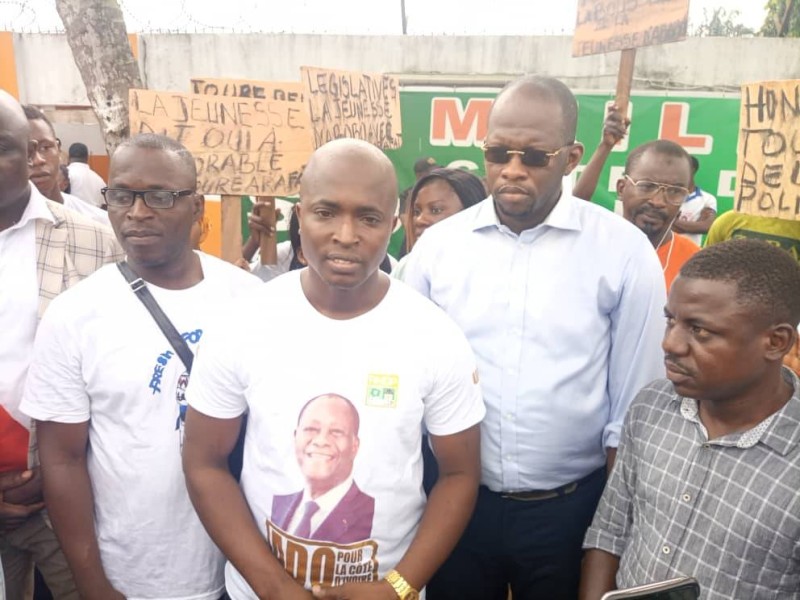 Rafik Ben Touré et ses camarade d'Abobo prêts à la mobilisation pour assurer la victoire à leur parti, le Rhdp dans la commune d'Abobo. (Dr)