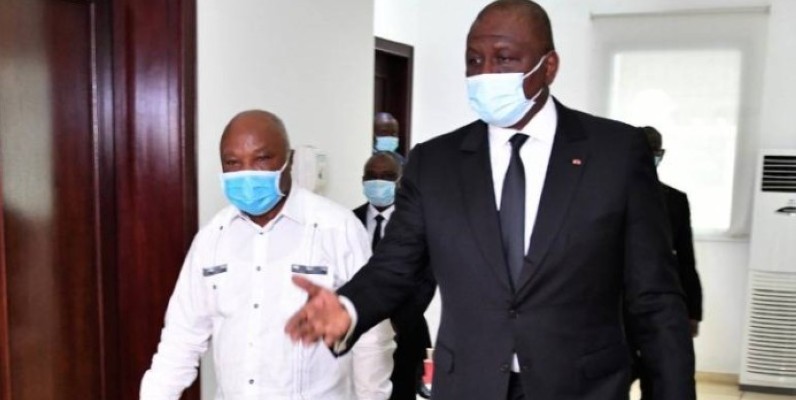 Le Premier ministre Hamed Bakayoko en compagnie d'Assoa Adou. (DR) 