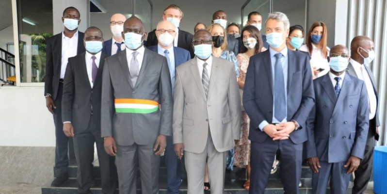 Une vue des officiels à l'issue de la cérémonie. (DR)