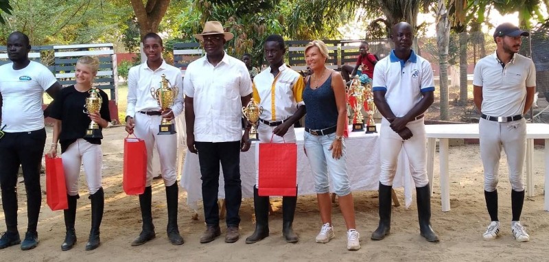 La compétition amicale s'est achevé par une remise de prix aux meilleurs cavaliers. (Dr)