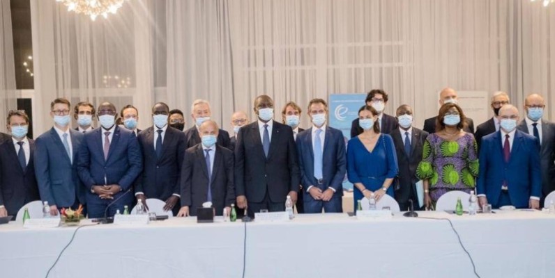 Le Premier ministre Hamed Bakayoko entouré des dirigeants d'entreprises françaises. (DR)