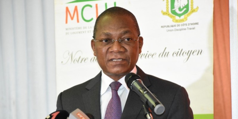 Le ministre Bruno Nabagné Koné invite les usagers à s’approprier le document. (DR)
