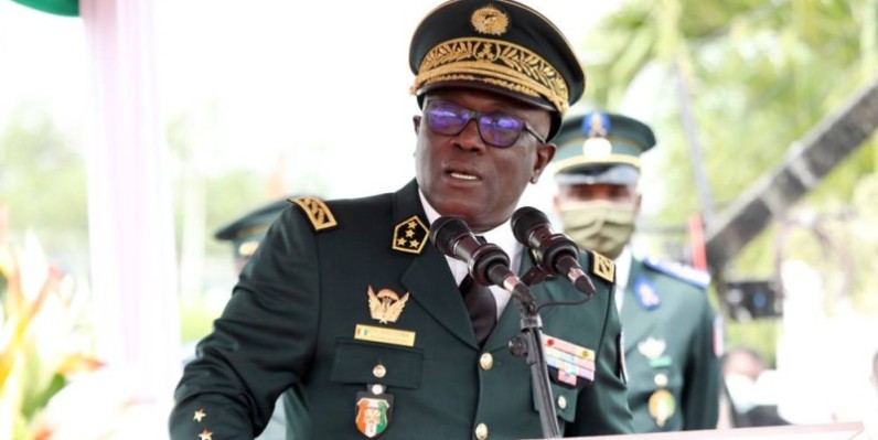 Le général de corps d’armée, chef d’état-major, Lassina Doumbia a loué les qualités des soldats tués. Photo : Bosson Honoré 
 

