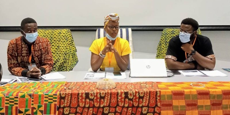 Le trio de jeunes à l'initiative de l'organisation de l'évènement, lors de la conférence de lancement. (DR)