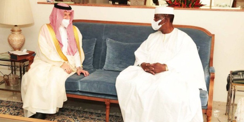 Le Président Alassane Ouattara, a échangé avec le ministre d'Etat aux affaires africaines de l'Arabie Saoudite. (DR)