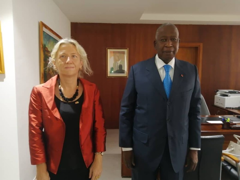 Le Médiateur de la République, Adama Toungara, a instruit Anne Lugon-Moulin, ambassadrice de Suisse en Côte d’Ivoire, sur ses missions. (PHOTO:DR)