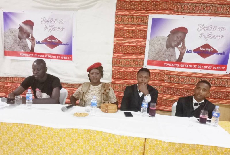 Soldat de l'Aurore en béret rouge lors de la présentation de son single, le samedi 6 février à Abidjan-Angré (Ph: Salif D. CHEICKNA)