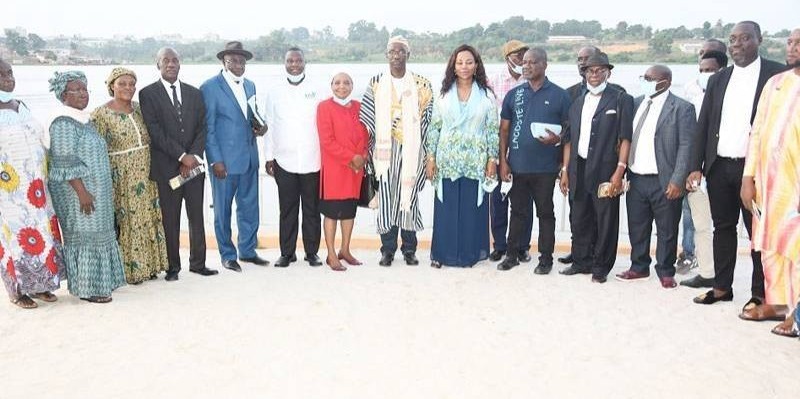 Une photo de famille a immortalisé la rencontre.(DR)