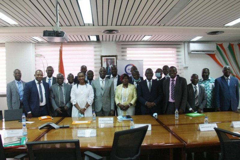 Le Prof. Adama Diawara, ministre de l’Enseignement Supérieur et de la Recherche Scientifique (MESRS) a présidé, à son cabinet, le deuxième Comité national de pilotage (CNP) du projet Centres d’excellence africains-Im