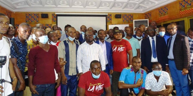 Les membres du Recame ont manifesté leur soutien aux actions de Patrick Achi. (DR)
