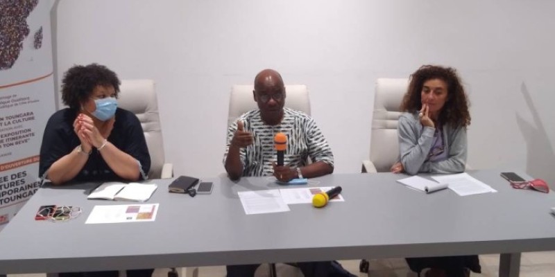 Le professeur Konaté Yacouba (au centre) lors de la conférence de presse. (DR)