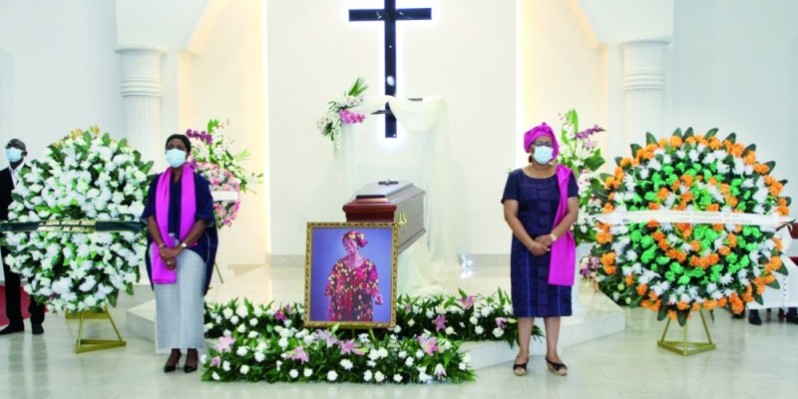 Le parti politique, les parents, amis et connaissances de Yacé Laurette Andrée épouse De Mel ont salué son amour pour son prochain. (photo : Joséphine Kouadio)