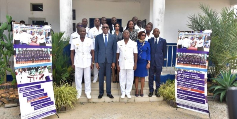 Une photo de famille des participants après la signature du partenariat entre les deux institutions.
(DR)