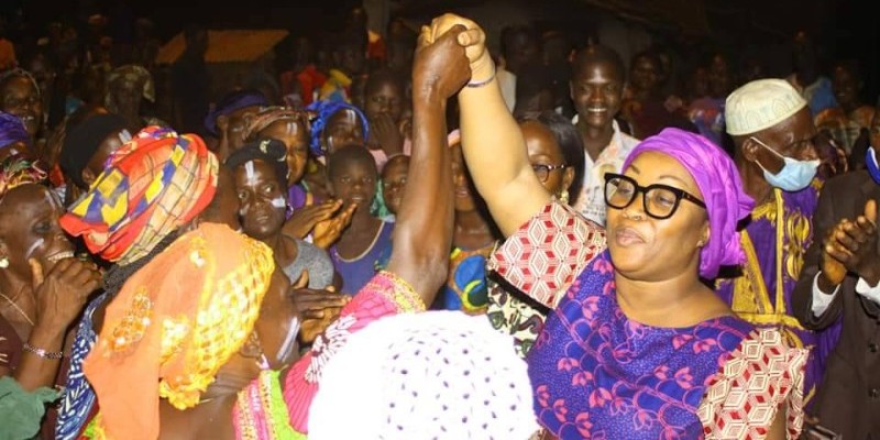 Guéi Singa Mireille Chantal (en lunettes) en phase avec ses parents de Biankouma. (DR)