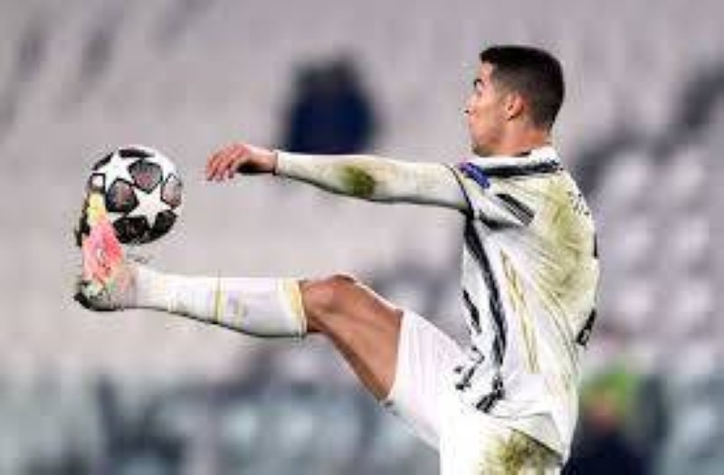 Cristiano Ronaldo devant Pélé en nombre de buts en matchs officiels. (DR)