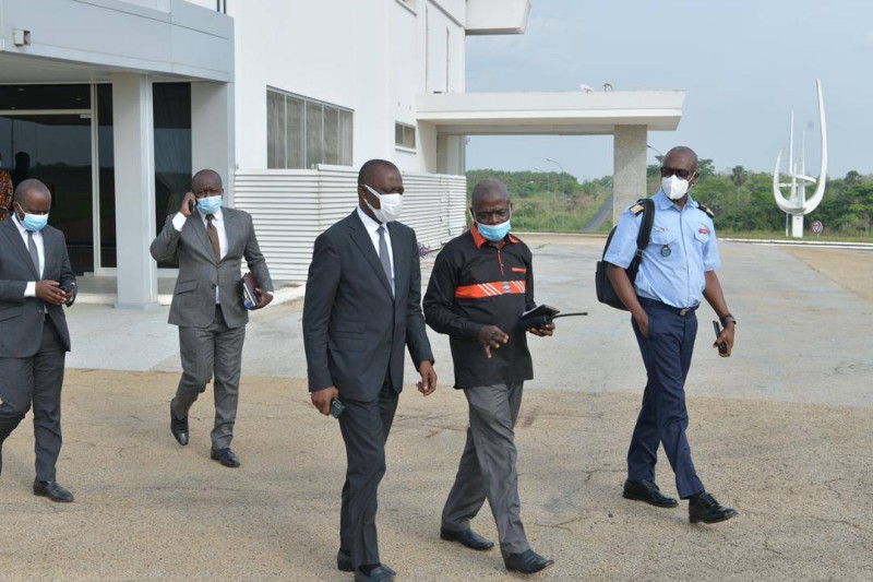 Le ministre des Transports Amadou Koné s'est assuré du bon déroulement des travaux qui ont cours à l'aérodrome de Seguela (DR)