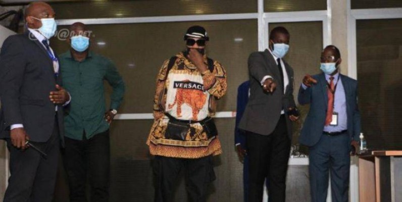 Koffi Olomidé est arrivé à Abidjan, mardi, pour participer à l'hommage à Hambak. (DR)